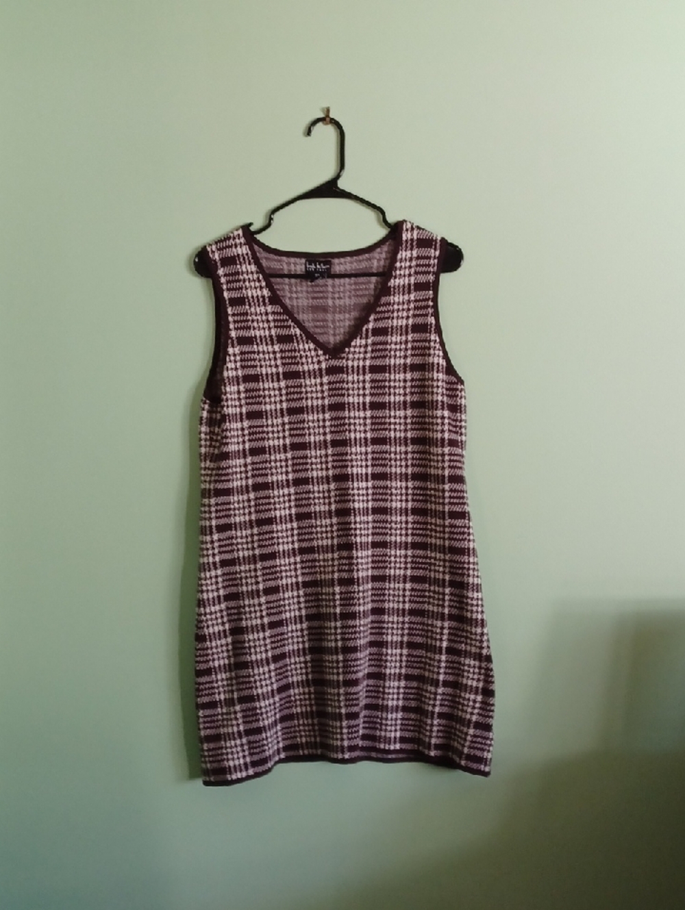 Nicole Miller Knit Sleeveless Top in Black and Mauve
